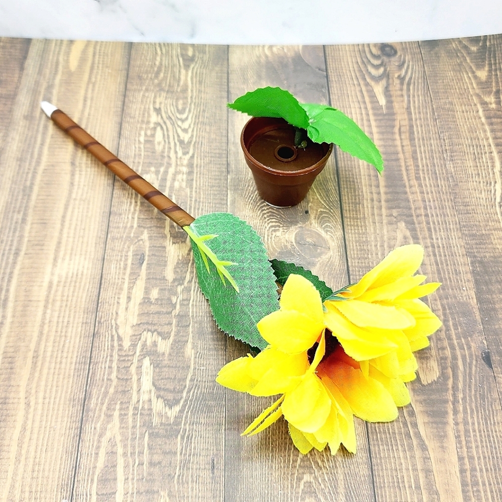 💕3/$15💕 Sunflower Pen in a Pot